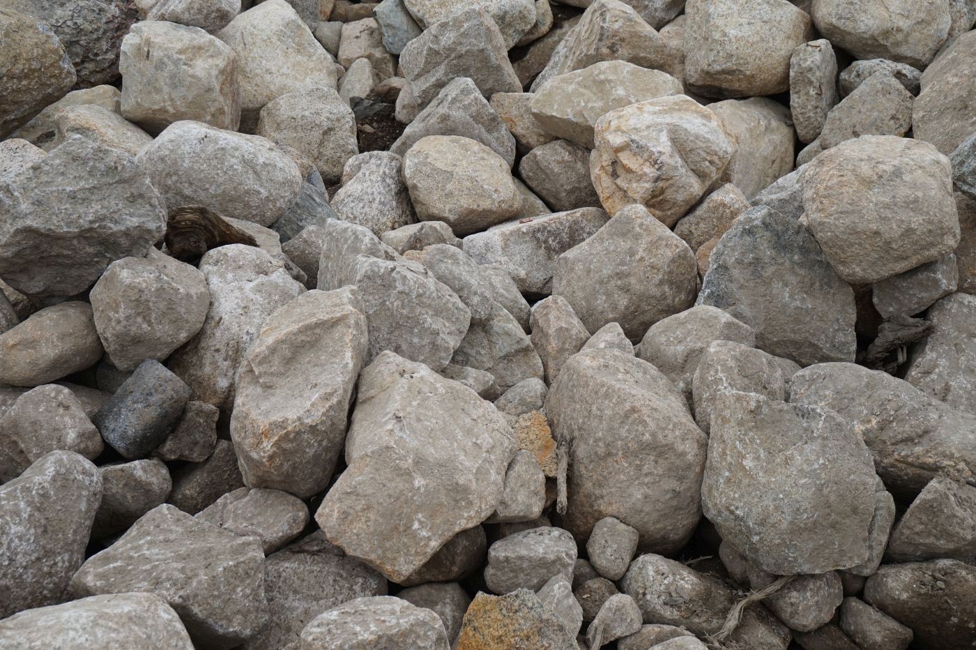 Pile of large gray rocks outdoors.